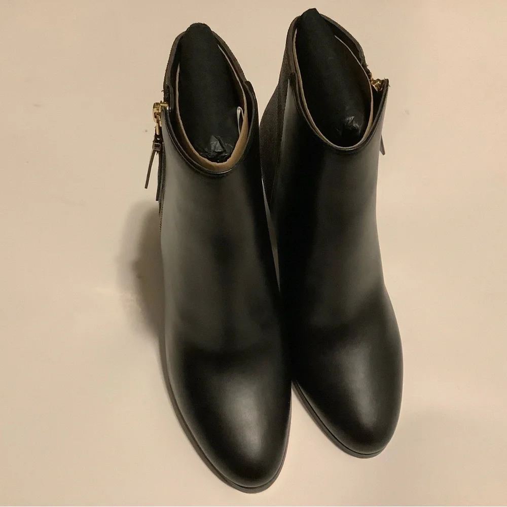 New Britt Signature Logo Trim Ankle Boot - Picture 7 of 7